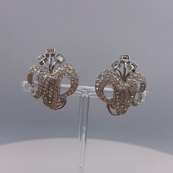 Earring vintage clip on, EUC, white gold colour, crystals, organic design - Picture 3 of 16